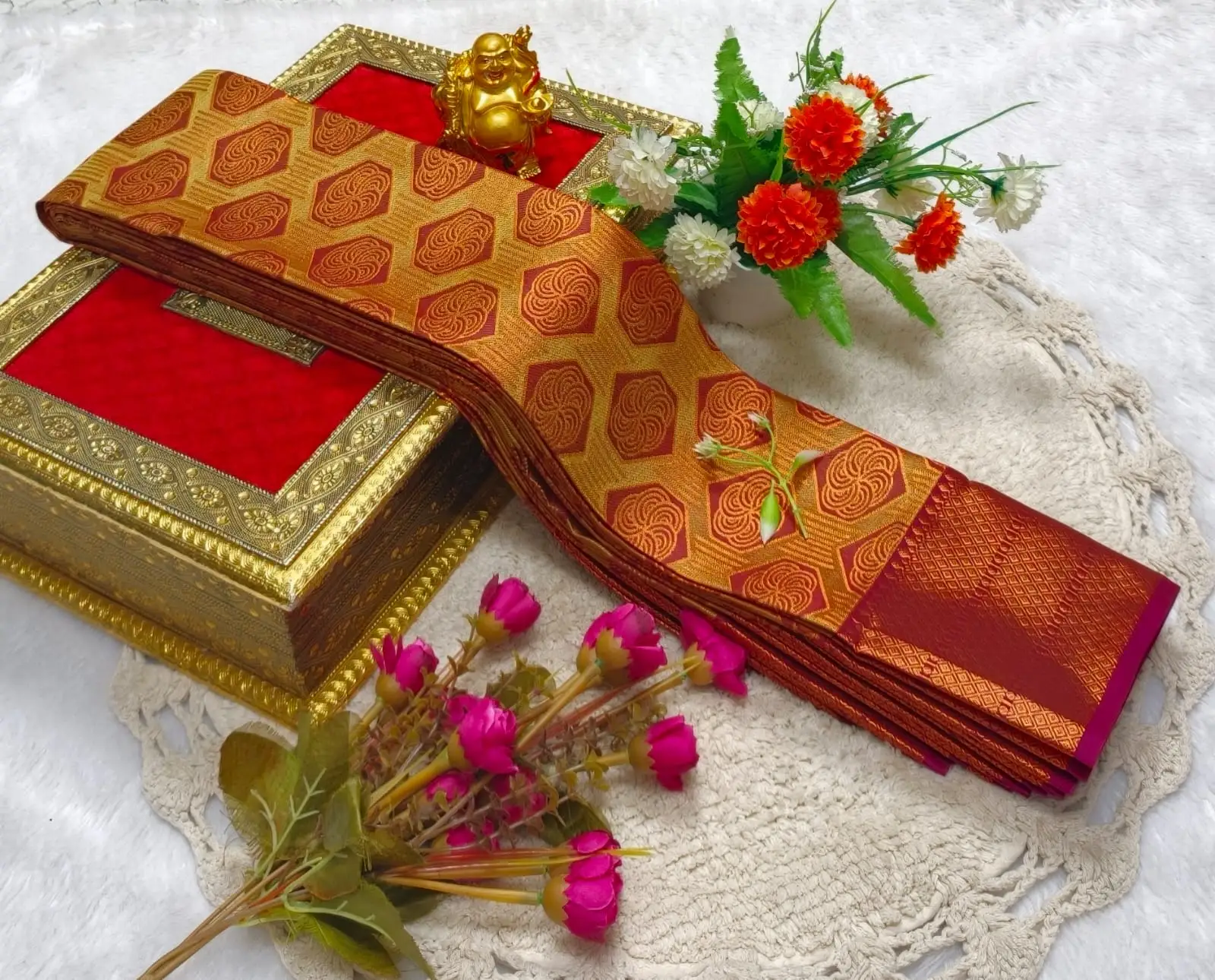 Muhurtham Jacquard Hexagon Paisley Saree